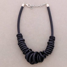 Charger l'image dans la galerie, Collier Anneaux Caoutchouc Bois