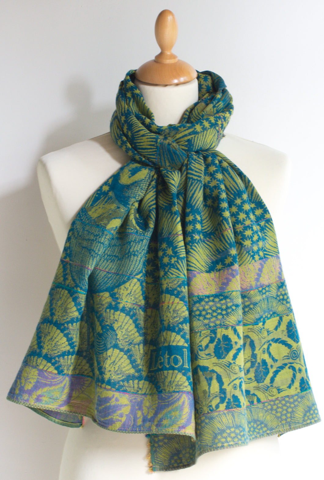 Hugues col P01 lime paon