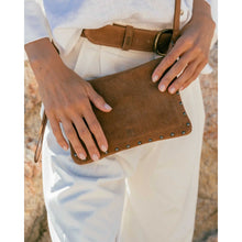Charger l'image dans la galerie, PERRY Pochette bandoulière taupe