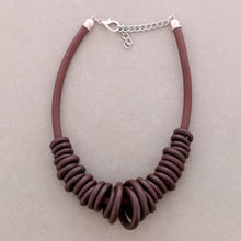 Charger l'image dans la galerie, Collier Anneaux Caoutchouc Bois